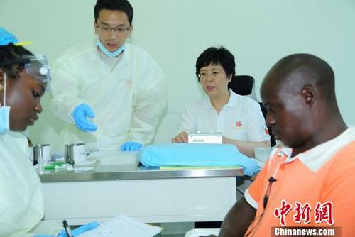 全球首个获批新药埃博拉疫苗研发者获2017年度何梁何利奖