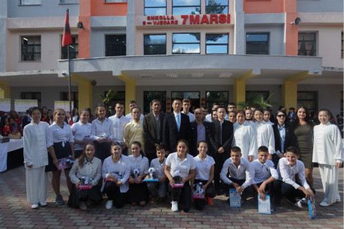 中国侨网合影。