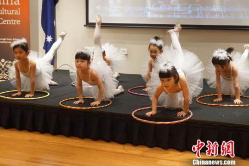 芭蕾群舞?！÷扌『?摄