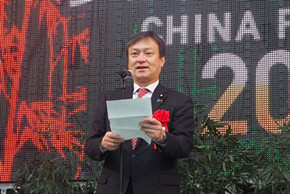 日本外务省政务官堀井致辞。