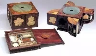 清乾隆 戗金描漆龙凤纹多宝格箱(内附珍玩44件)