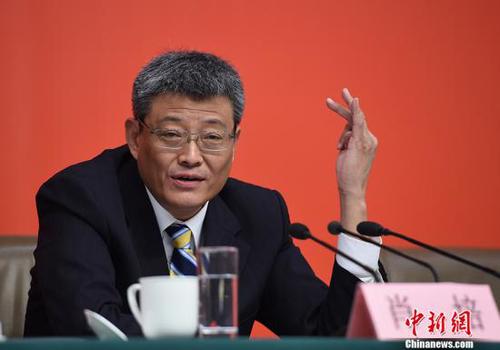 10月26日，中国共产党十九大新闻发言人在北京梅地亚中心召开专题新闻发布会，请中央纪委副书记肖培解读十九大报告，并回答记者提问。 <a target='_blank' href='http://www.chinanews.com/'>中新社</a>记者 侯宇 摄