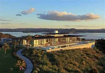 80后女总理颁禁令禁止外国人买房 中国买家受冲击