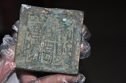 团伙谎称给孩子陪读 租房挖20米深洞盗掘古墓