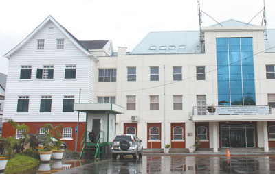 中国政府援建的新苏里南外交部大楼,成为帕拉马里博的地标性建筑之一。