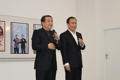 姜昆、戴志诚合说相声《乐在其中》。