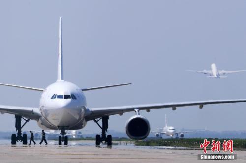 航班资料图。<a target='_blank' href='http://www.chinanews.com/'>中新社</a>记者 张亨伟 摄