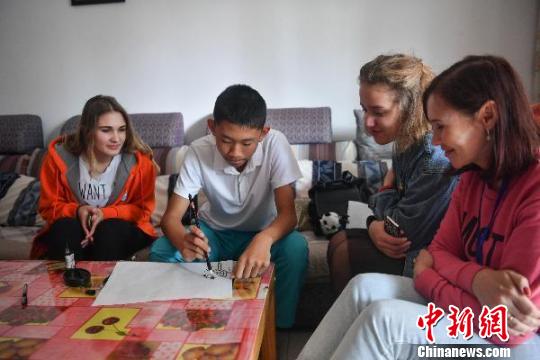 外国学生:想把中国“特产”带回家