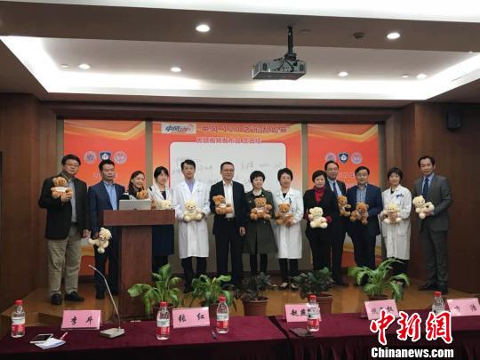 由中国卒中学会中风120特别行动组携手多名专家策划并制作的短视频——《中风120之心乱如麻-房颤》27日在上海正式发布。　芊烨 摄