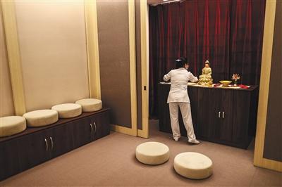 被临终关怀的老人：让生命带着尊严谢幕