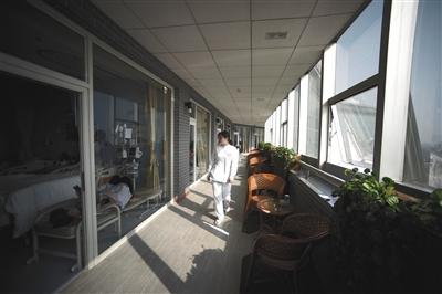 被临终关怀的老人：让生命带着尊严谢幕