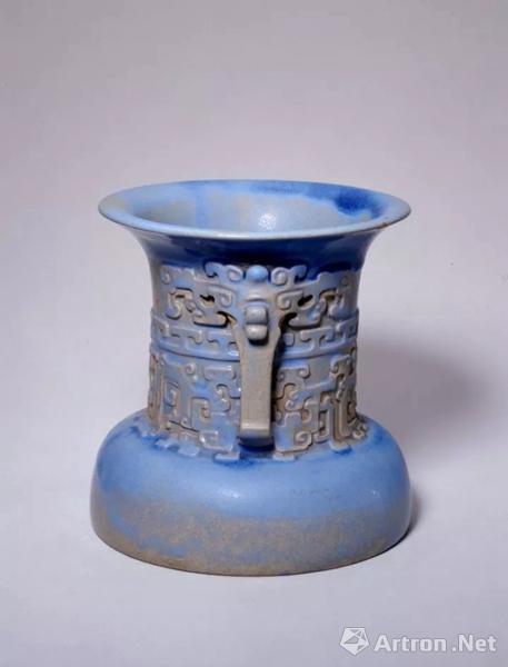 宜兴窑仿古铜纹尊，明，高15.2cm,口径15.2cm,足距15.4cm.