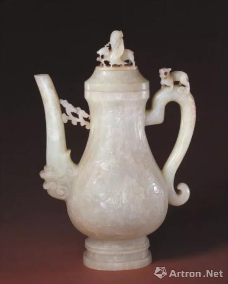 玉八仙纹执壶 明
  北京故宫博物院藏品