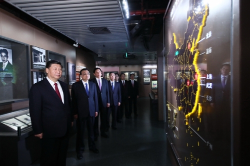 (2)习近平等瞻仰中共一大会址 (2)习近平等瞻仰中共一大会址