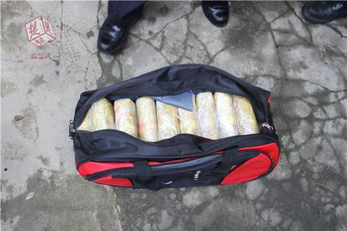 警察假装买房贴近中介老板 端掉特大贩毒团伙