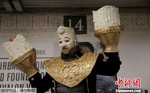 《美女与野兽》中的仆人造型。