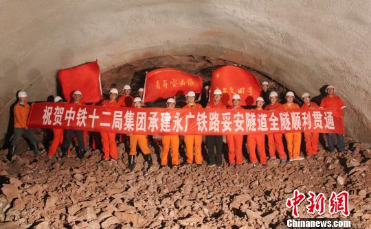 新建成昆铁路妥安隧道贯通通车后昆明至成都仅需7小时