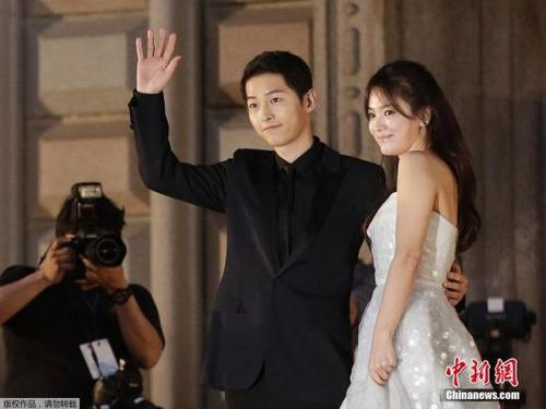 宋仲基爸爸婚礼祝词逗笑宾客:儿子媳妇很会赚钱