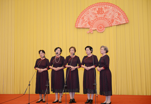 老干部女生小合唱《梨花颂》 老干部女生小合唱《梨花颂》