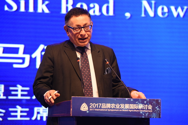 国际农业协会联盟主席，欧洲新丝路理事会主席，波兰雇主协会顾问斯拉沃米尔·马伊曼发表主题演讲