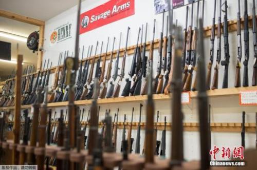 资料图：美国俄勒冈州罗斯堡枪支商店。