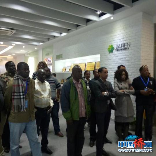 中国侨网非洲英语国家学者代表团一行23人来浙江绍兴访问。　绍兴外侨办　摄