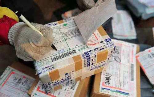 财发现：快递员月薪过万是怎么赚的？送一件提成1元