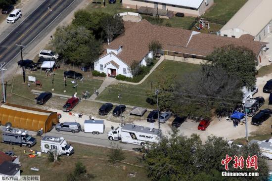 枪手凯利住在得州小镇新布朗费尔斯，当地距离他行凶地点第一浸信会教堂所在的萨瑟兰斯普林斯大约55公里。