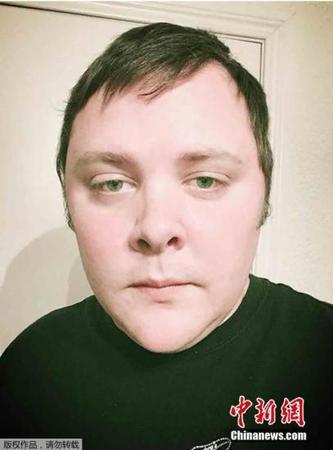 图为枪击案凶手戴文·凯利社交网络上的照片。