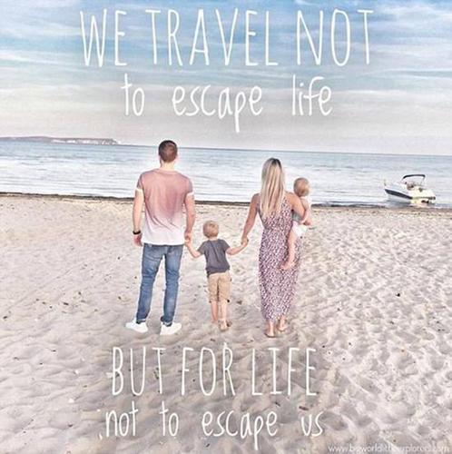 英夫妇双双辞职变卖房产 带年幼儿女周游世界