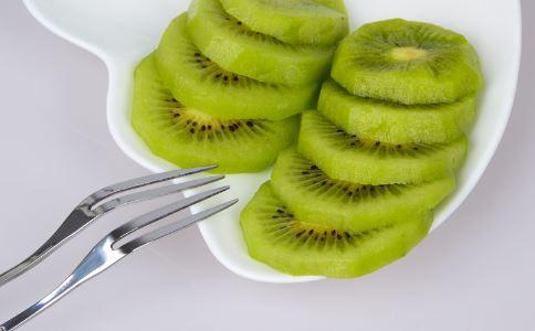 经?；被岢ぐ呗?脸上长斑怎么办 脸上长斑怎么调理