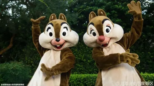 迪士尼蒂蒂被女子打出脑震荡？真以为它不是人啊