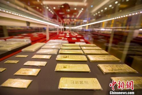 资料图：今年前三季度中国黄金实际消费量815.89吨，与去年同期相比增长15.49%，<a target='_blank' href='http://www.chinanews.com/'>中新社</a>记者 张云 摄