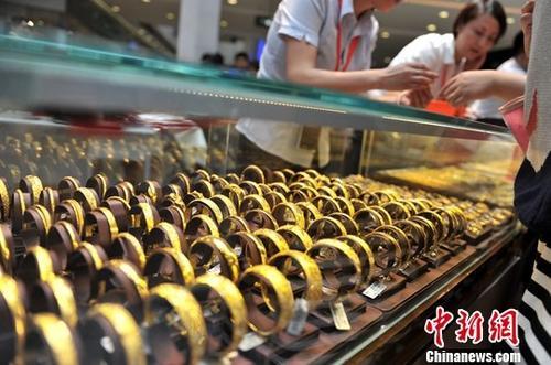 资料图：黄金饰品。<a target='_blank' href='http://www.chinanews.com/'>中新社</a>记者 吕明 摄