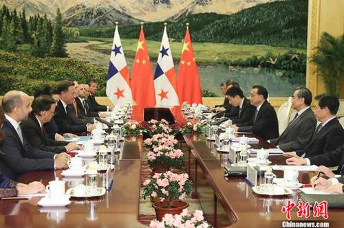 11月17日，中国国务院总理李克强在北京人民大会堂会见巴拿马共和国总统巴雷拉。 <a target='_blank' href='http://www.chinanews.com/'>中新社</a>记者 盛佳鹏 摄