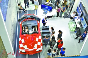 模拟驾驶赛车。