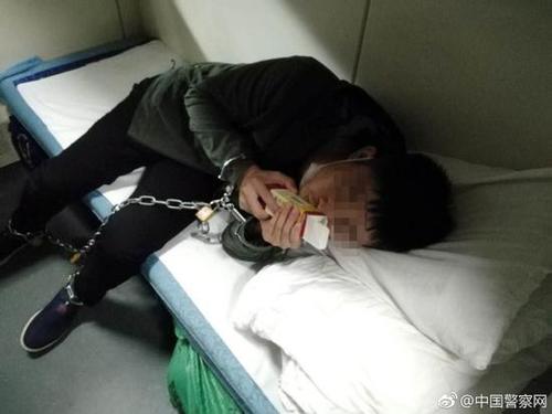 嫌犯女友给其送药写暖心字句:等你回来 永不分离