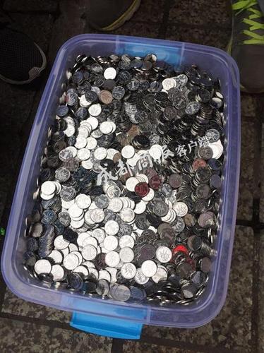 雅安老师离职后收到16660枚硬币的押金 花4小时才数完