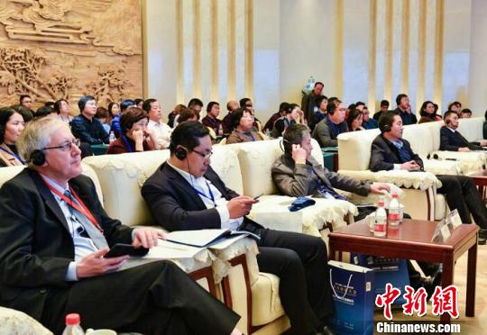 20日，山西省卫生计生委对外宣布将首次试水“海外揽才”，并将美国哈佛医学院、霍普金斯大学医学院、梅奥诊所等世界知名大学和医疗机构定为“抢滩点”。第五届世界健康大会资料图