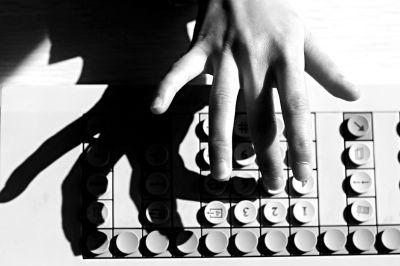 网络越发达人越笨！提笔忘字该怎么办？