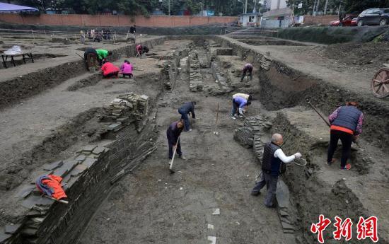 1860fe1e65a8dee51bfb5c49f4cb5f9e.jpg 明朝藩王住所被挖出 有天井有灶台