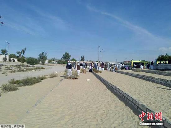 埃及官方媒体称，死亡人数已升至300多人，另有上百人受伤。