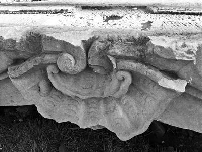 石构件上出现的疑似“新伤” 点击进入下一页