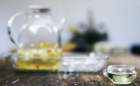 菊花茶虽好也有副作用 五类人别去碰 菊花茶有哪些副作用 菊花茶的禁忌是什么 哪些人不能喝菊花茶