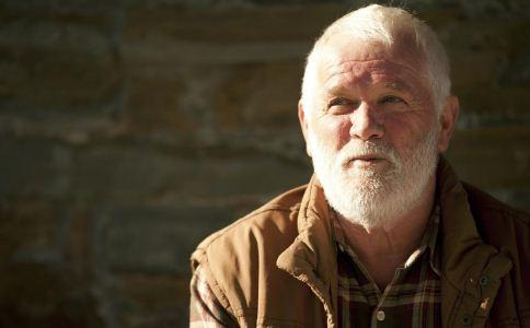 六款中医食疗方帮你缓解白发问题 吃什么可以让白头发变黑 白发变黑吃什么好 白头发的原因有哪些