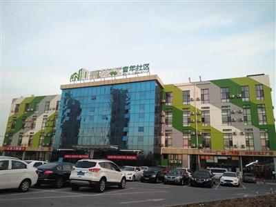 富诺登青年社区是建在商业用地上的长租公寓，曾因消防不过关被清查。