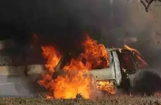 长沙隧道小车自燃 长沙隧道小车自燃