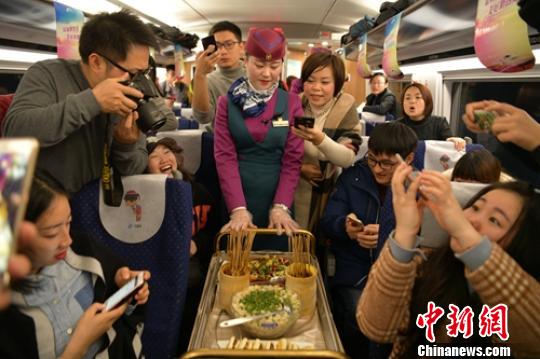 西成高铁正式通车行车时间缩至4小时13分