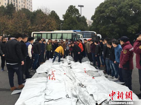 移动突发中毒事件卫生应急处置中心演练 黄乐 摄 移动突发中毒事件卫生应急处置中心演练 黄乐 摄