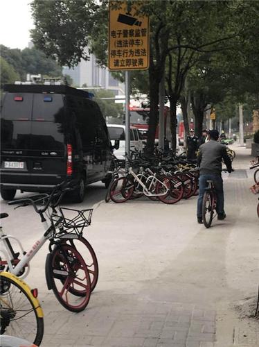 上海长宁临空园区附近出现巨响浓烟 有人员受伤